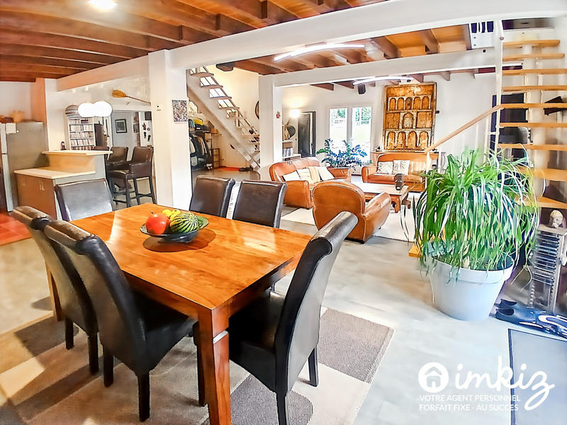 Maison - 252 m² - 8 pièces