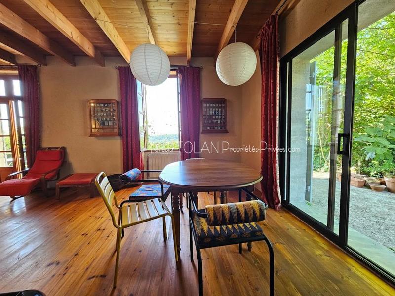 Maison - 324 m² - 10 pièces