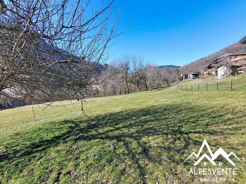 Terrain constructible - 738 m²