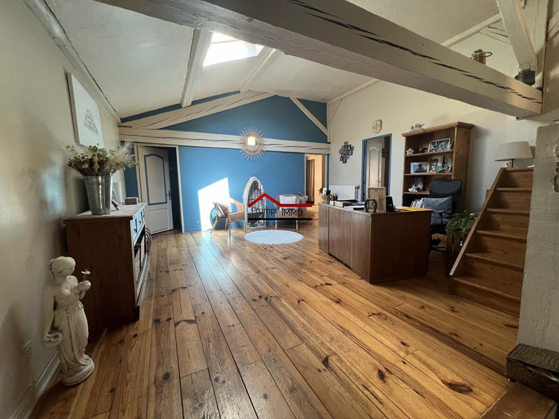 Maison - 256 m² - 4 pièces