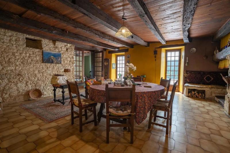 Propriété - 186 m² - 5 pièces