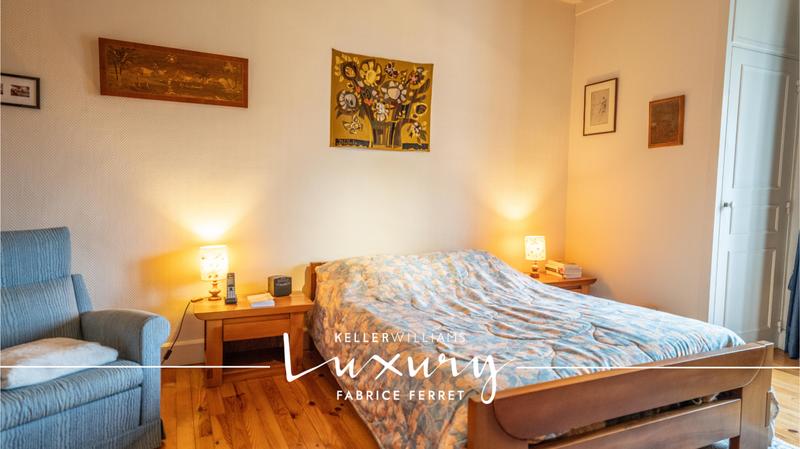 Maison - 326 m² - 11 pièces