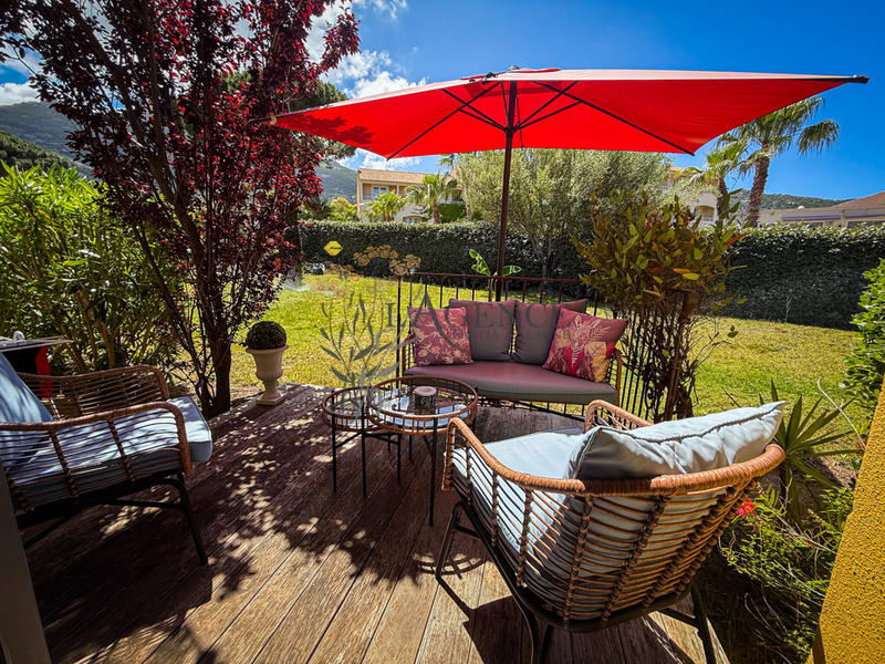 Maison - 215 m² - 8 pièces