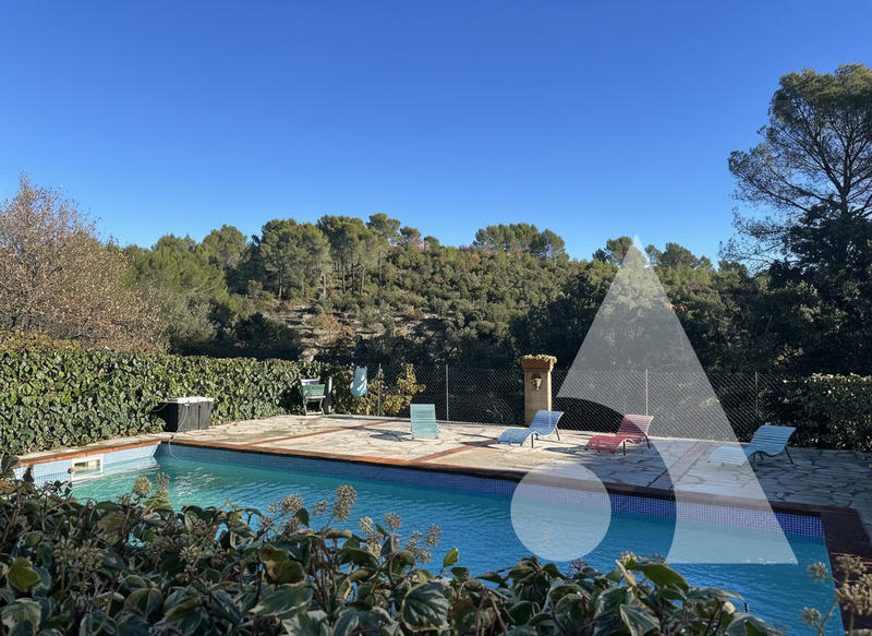 Maison - 182 m² - 8 pièces