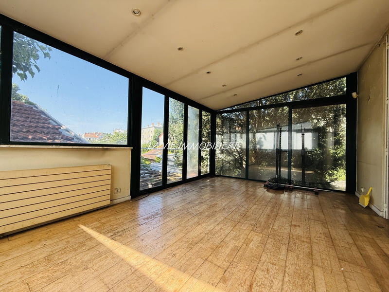 Maison - 273 m² - 8 pièces