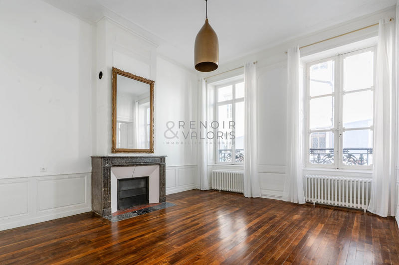 Appartement - 160 m² - 4 pièces