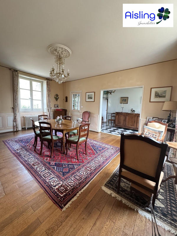 Maison ancienne - 196 m² - 8 pièces