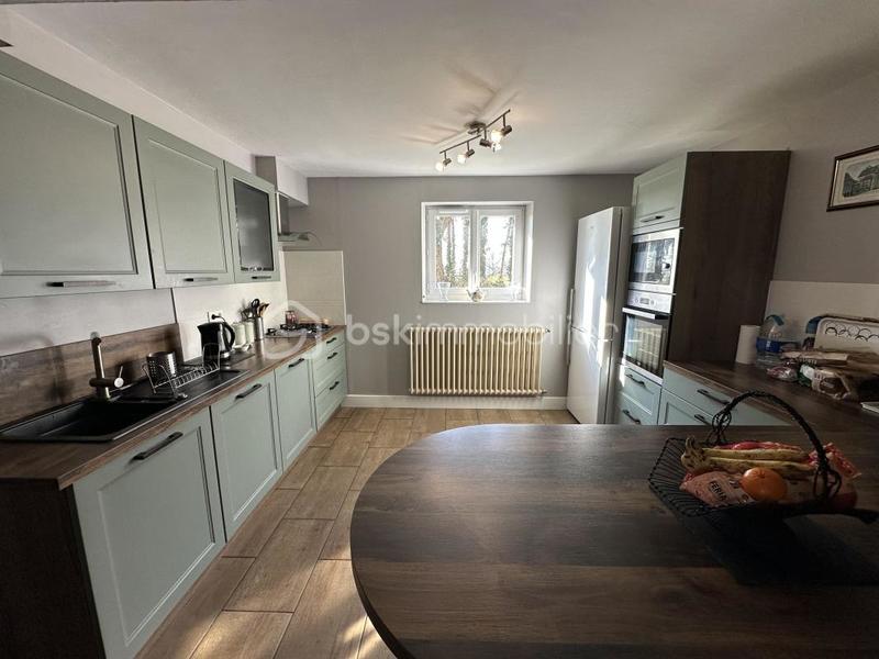 Maison traditionnelle - 235 m² - 11 pièces