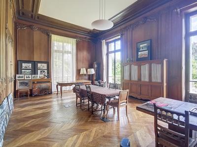 Château - 1 800 m² - 56 pièces