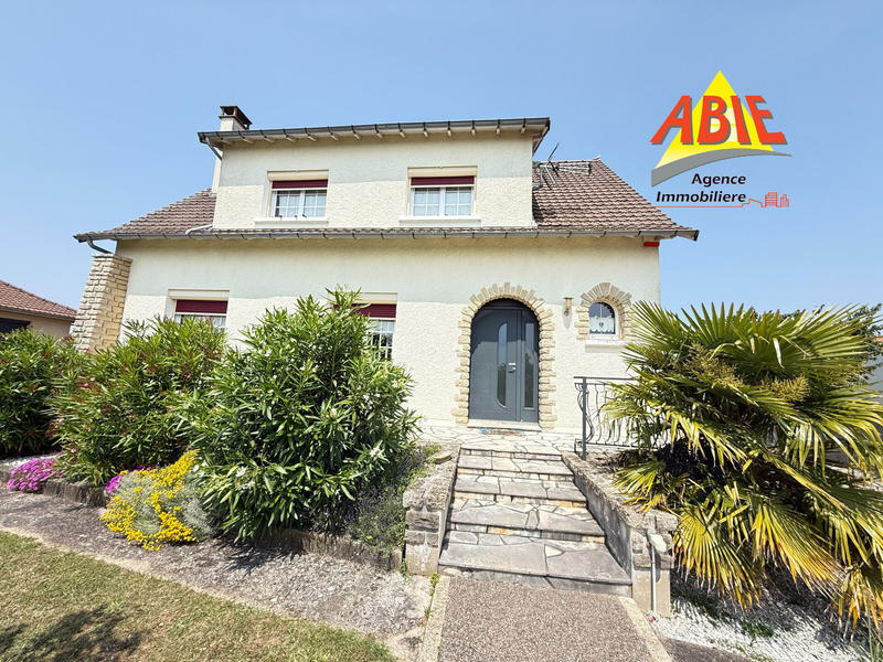 Maison - 225 m² - 11 pièces