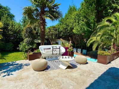 Maison - 301 m² - 9 pièces