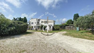 Propriété - 308 m² - 13 pièces