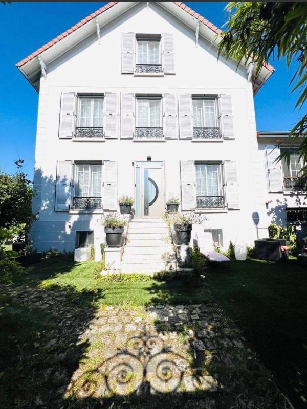 Maison - 263 m² - 8 pièces