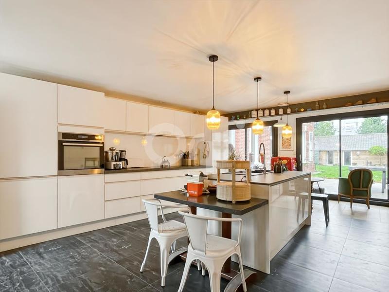 Maison - 140 m² - 6 pièces