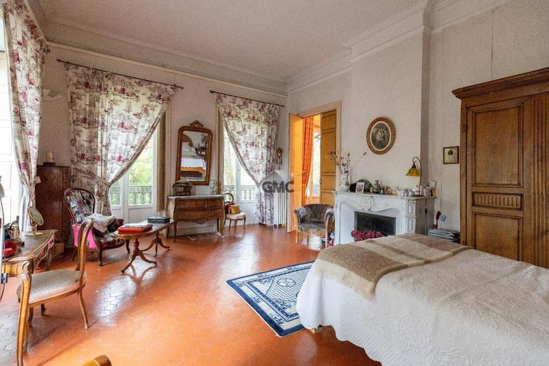 Appartement - 270 m² - 6 pièces