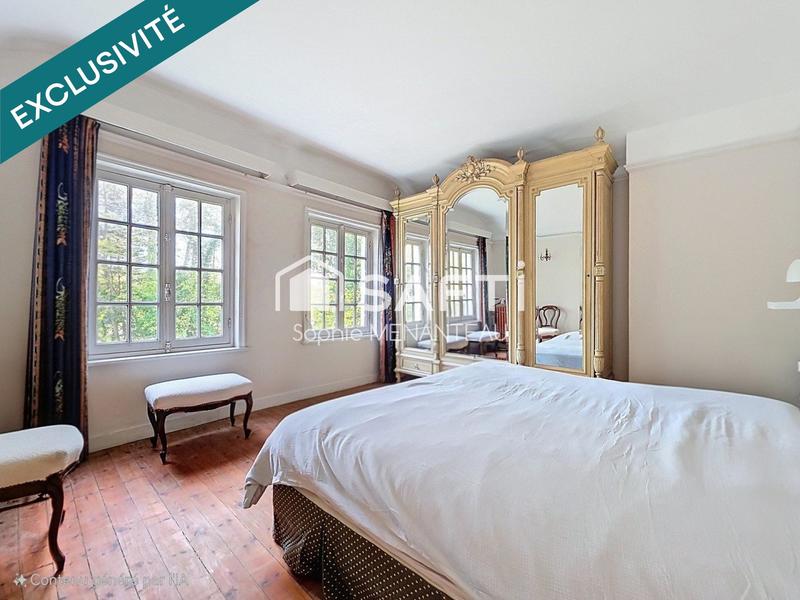 Villa - 216 m² - 9 pièces