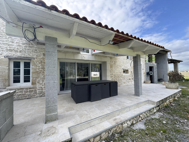 Maison - 247 m² - 7 pièces