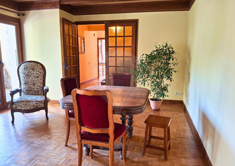 Maison - 236 m² - 10 pièces