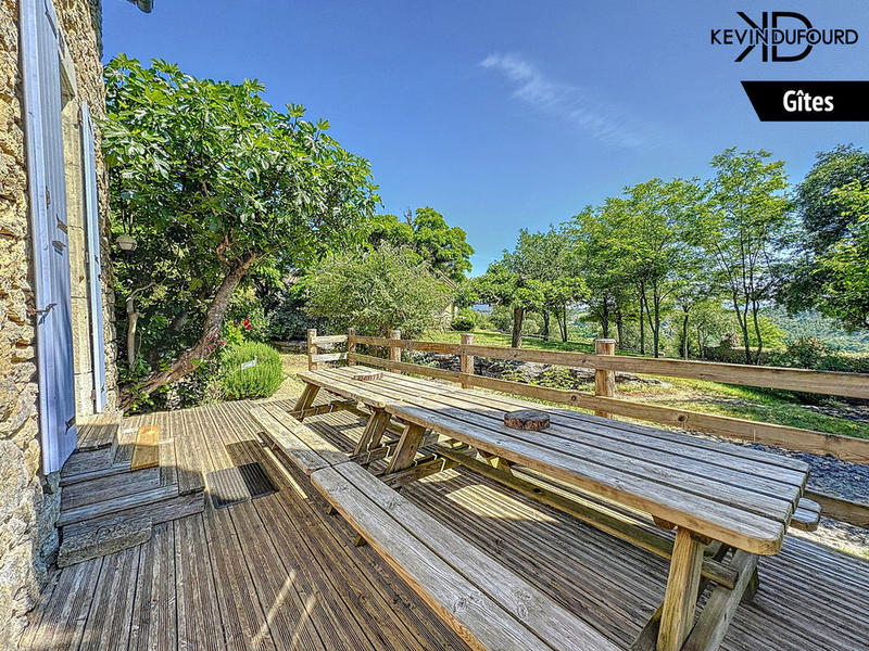 Maison - 1 000 m² - 40 pièces