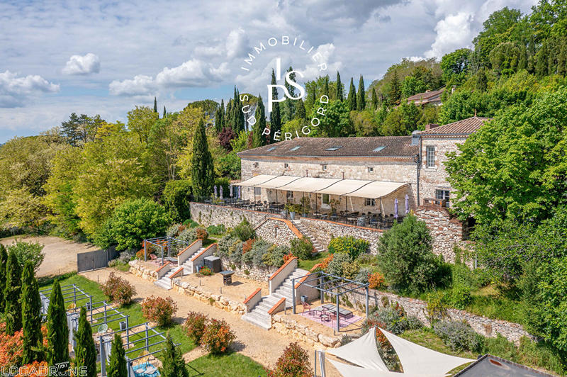 Maison - 666 m² - 20 pièces