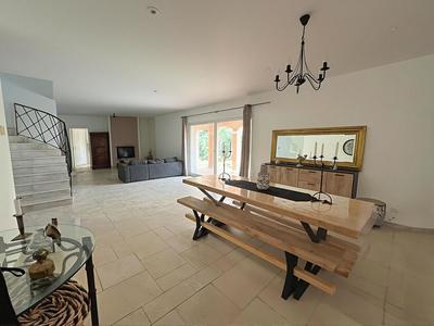 Maison - 180 m² - 8 pièces