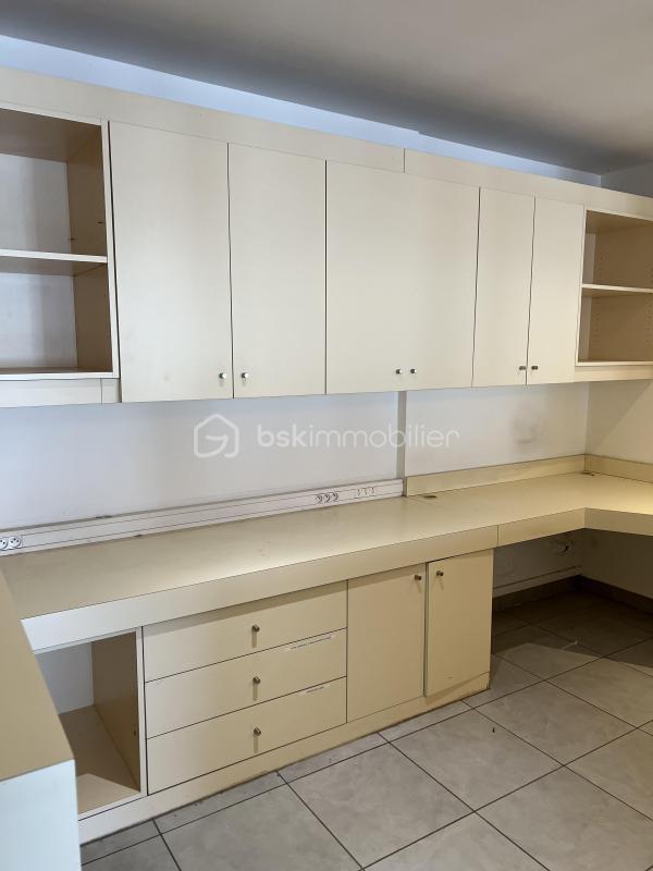 Local commercial - 250 m² - 15 pièces