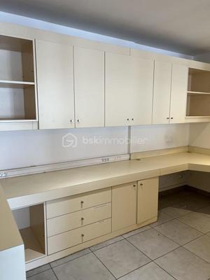 Local commercial - 250 m² - 15 pièces