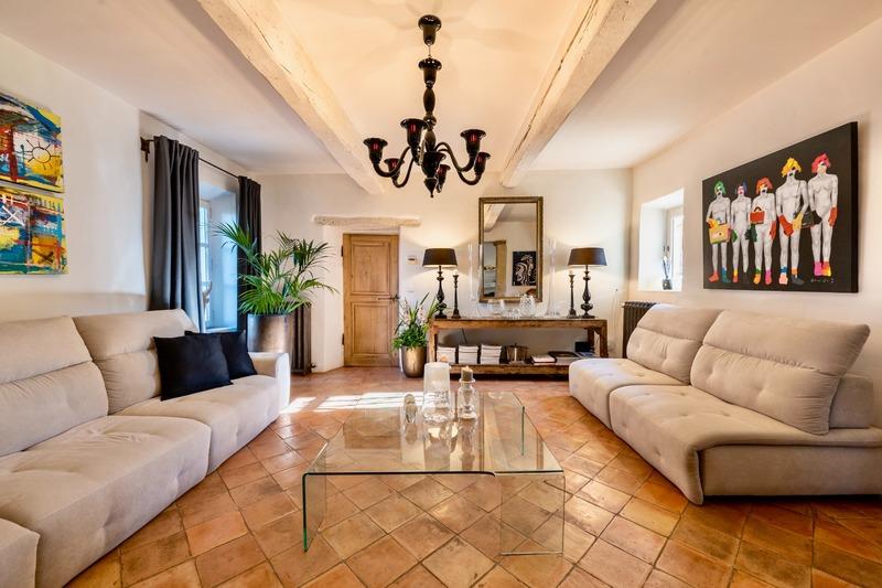 Propriété - 439 m² - 12 pièces