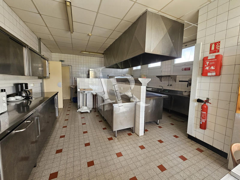 Local commercial - 1 200 m²