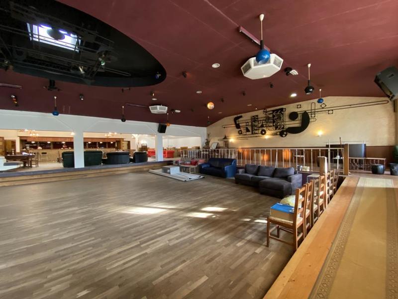 Maison - 899 m² - 15 pièces