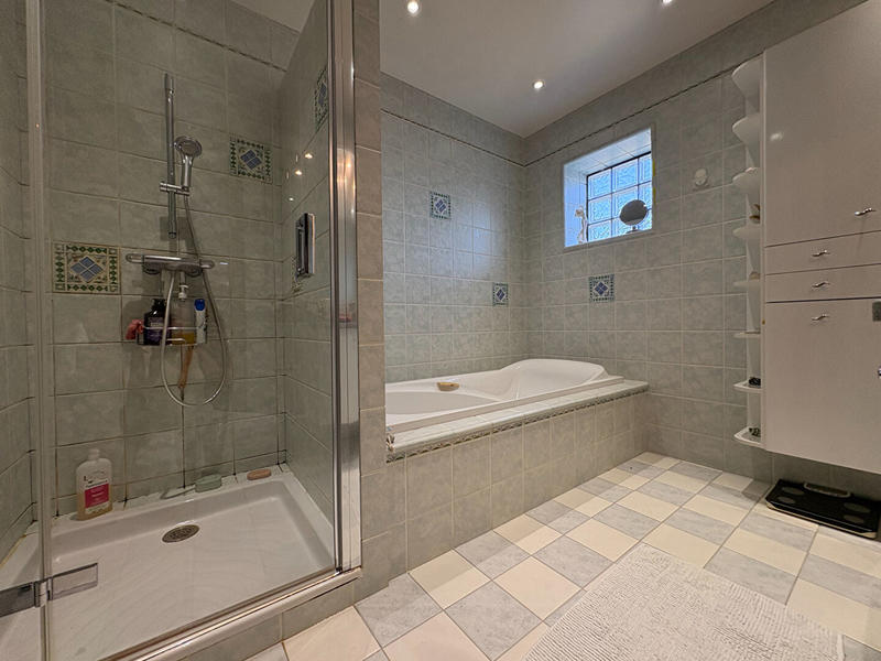 Maison - 197 m² - 8 pièces