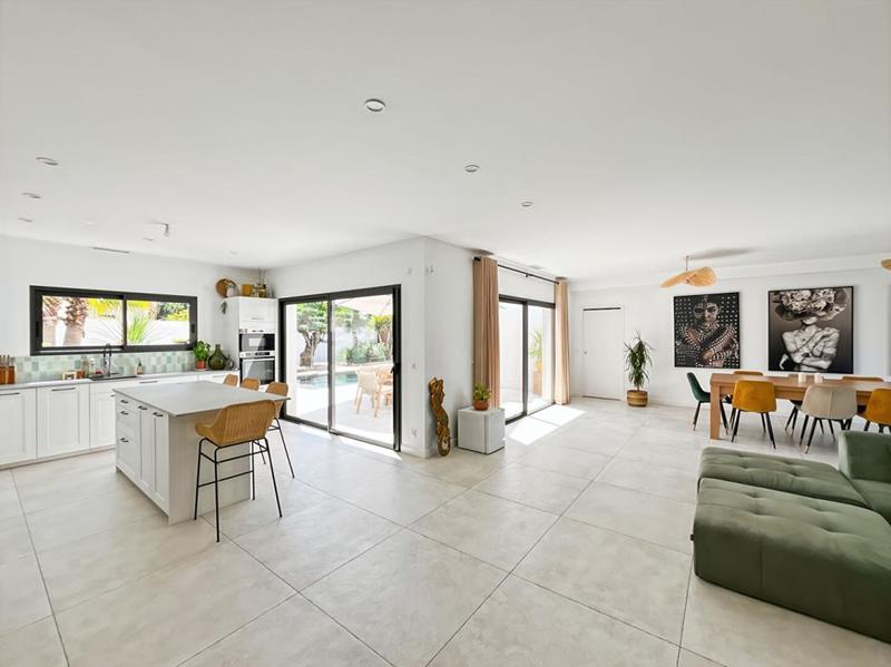 Maison - 210 m² - 5 pièces