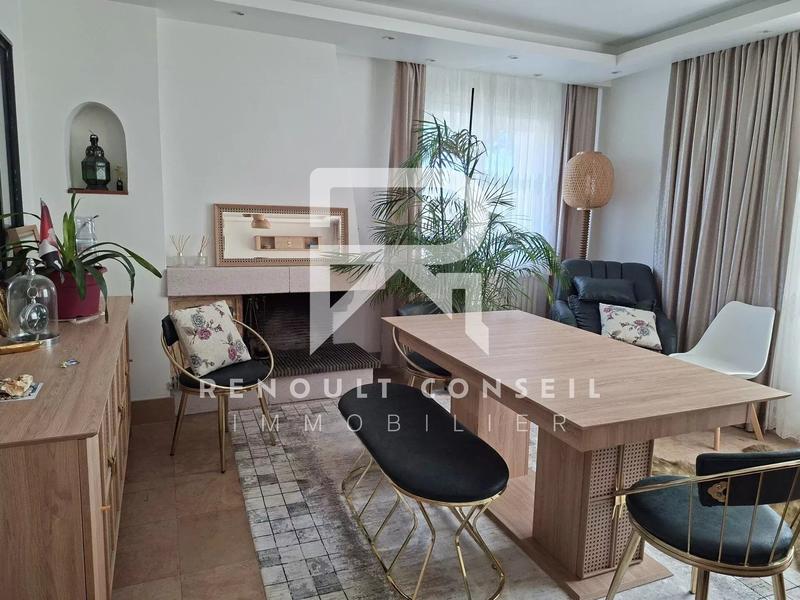 Maison - 221 m² - 9 pièces