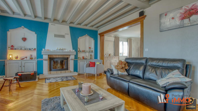 Maison traditionnelle - 268 m² - 10 pièces