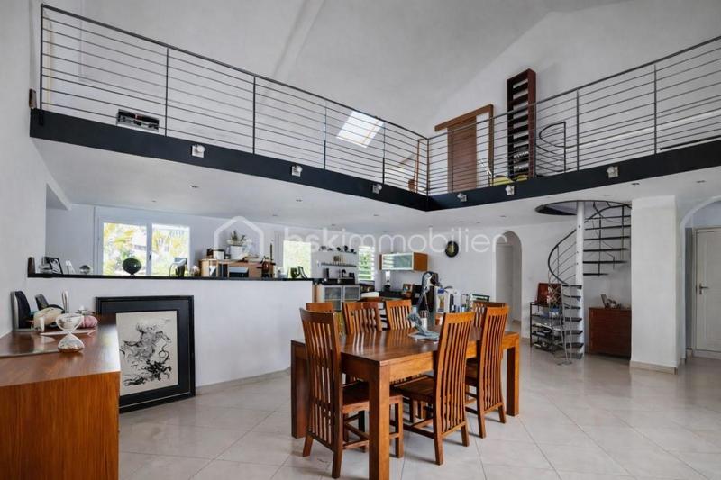 Villa - 187 m² - 7 pièces