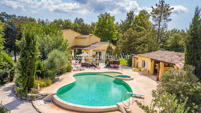 Villa - 225 m² - 8 pièces