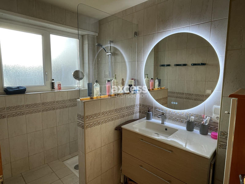 Maison traditionnelle - 180 m² - 7 pièces