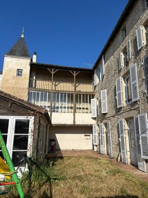 Maison - 377 m² - 14 pièces