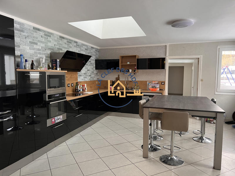 Maison - 180 m² - 6 pièces