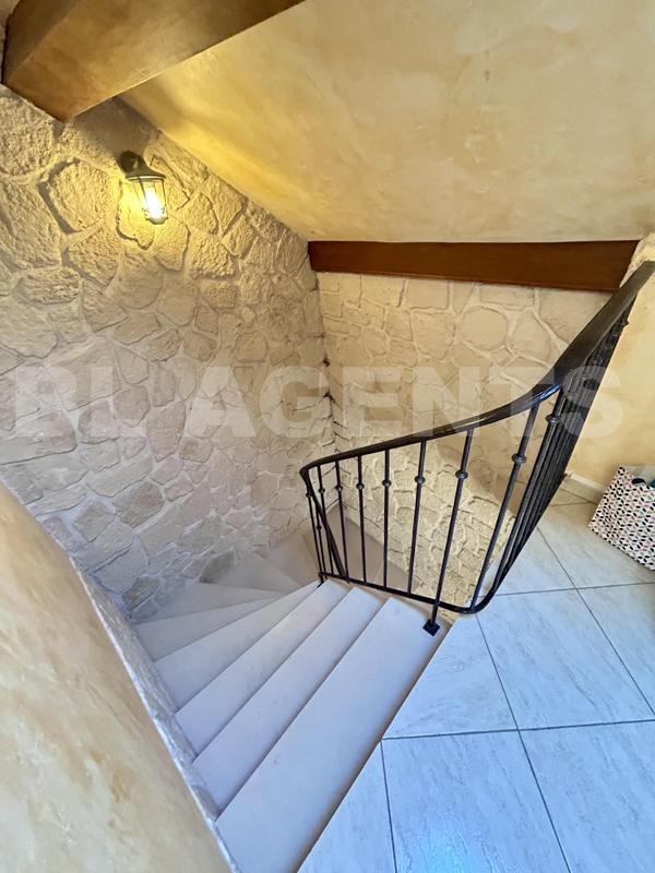 Maison traditionnelle - 199 m² - 7 pièces