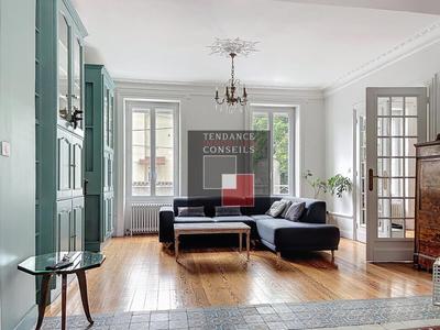 Maison - 300 m² - 13 pièces