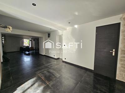 Maison - 216 m² - 7 pièces