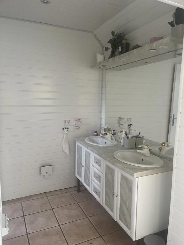 Maison - 221 m² - 8 pièces