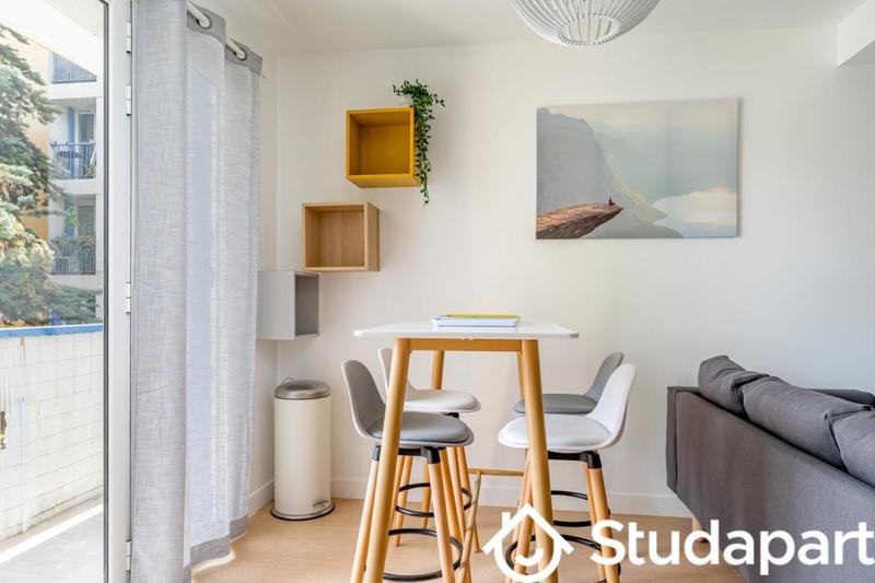 Chambre - 10 m² - 1 pièce