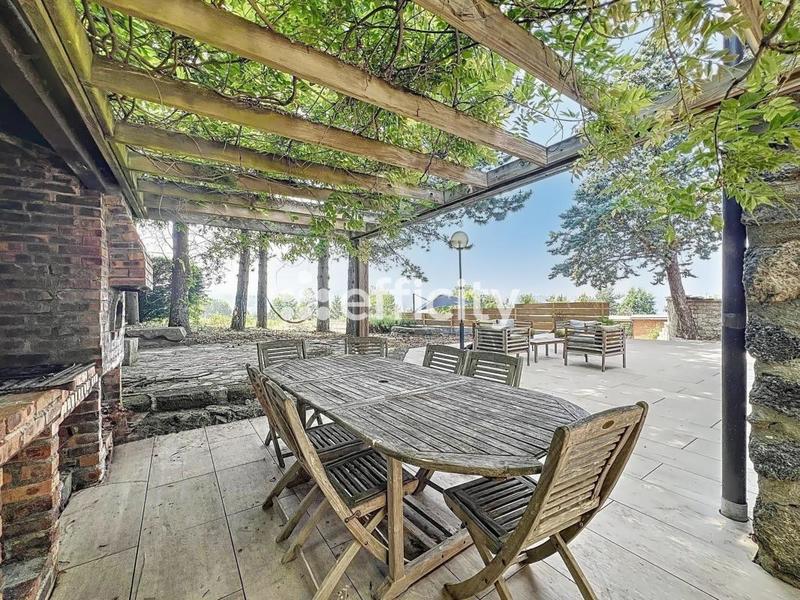 Maison - 243 m² - 5 pièces