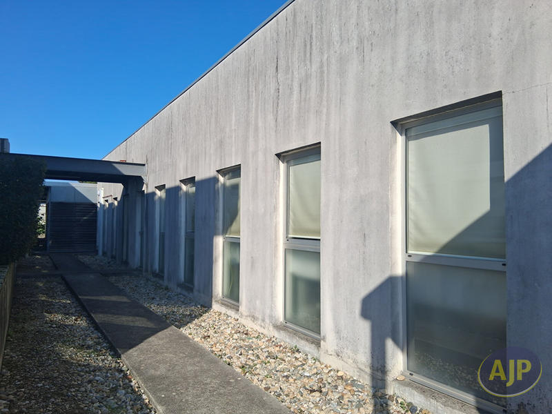 Local d'activité / Entrepôt - 620 m² - 20 pièces