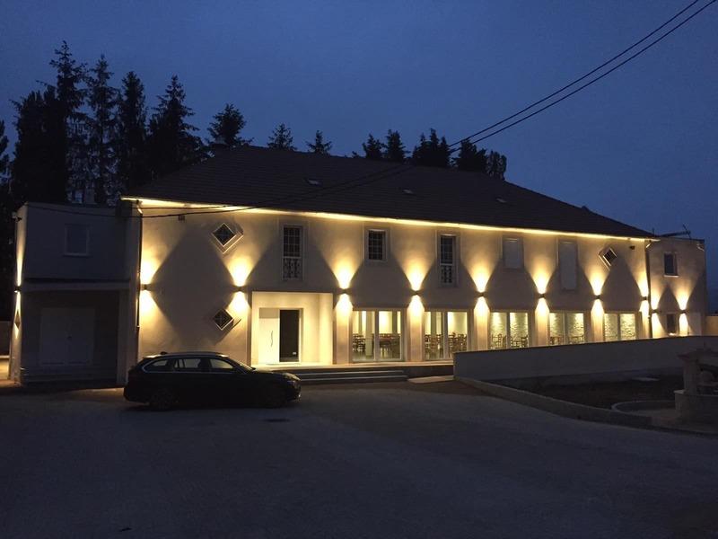 Propriété - 1 298 m² - 45 pièces