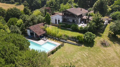 Maison - 330 m² - 13 pièces