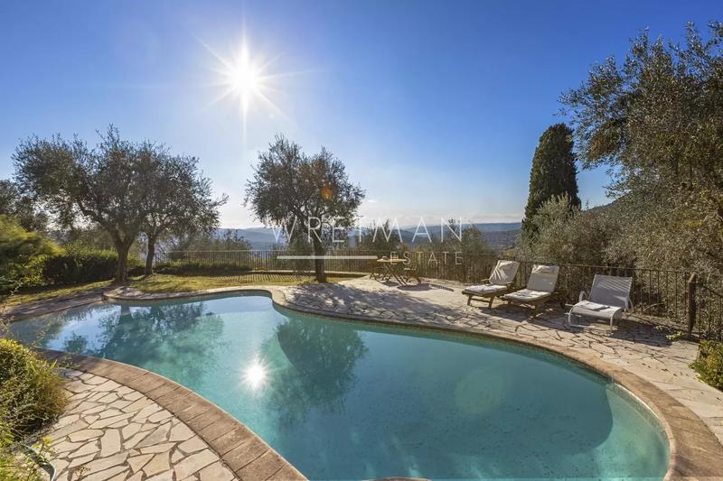 Maison - 240 m² - 6 pièces