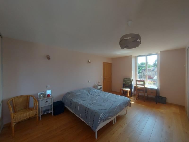 Maison traditionnelle - 262 m² - 6 pièces